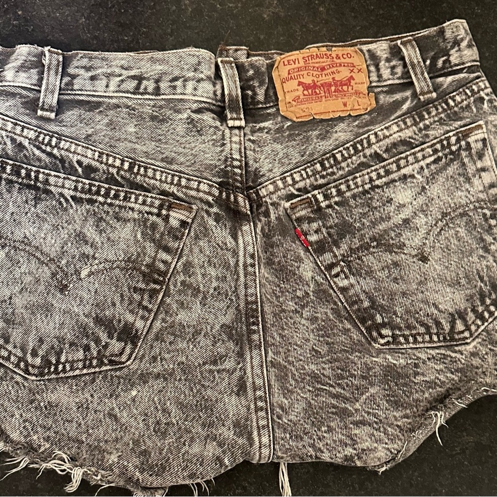Set of 4 Levi’s Distressed Denim Shorts - Light to Dark Washes - Picture 2 of 9